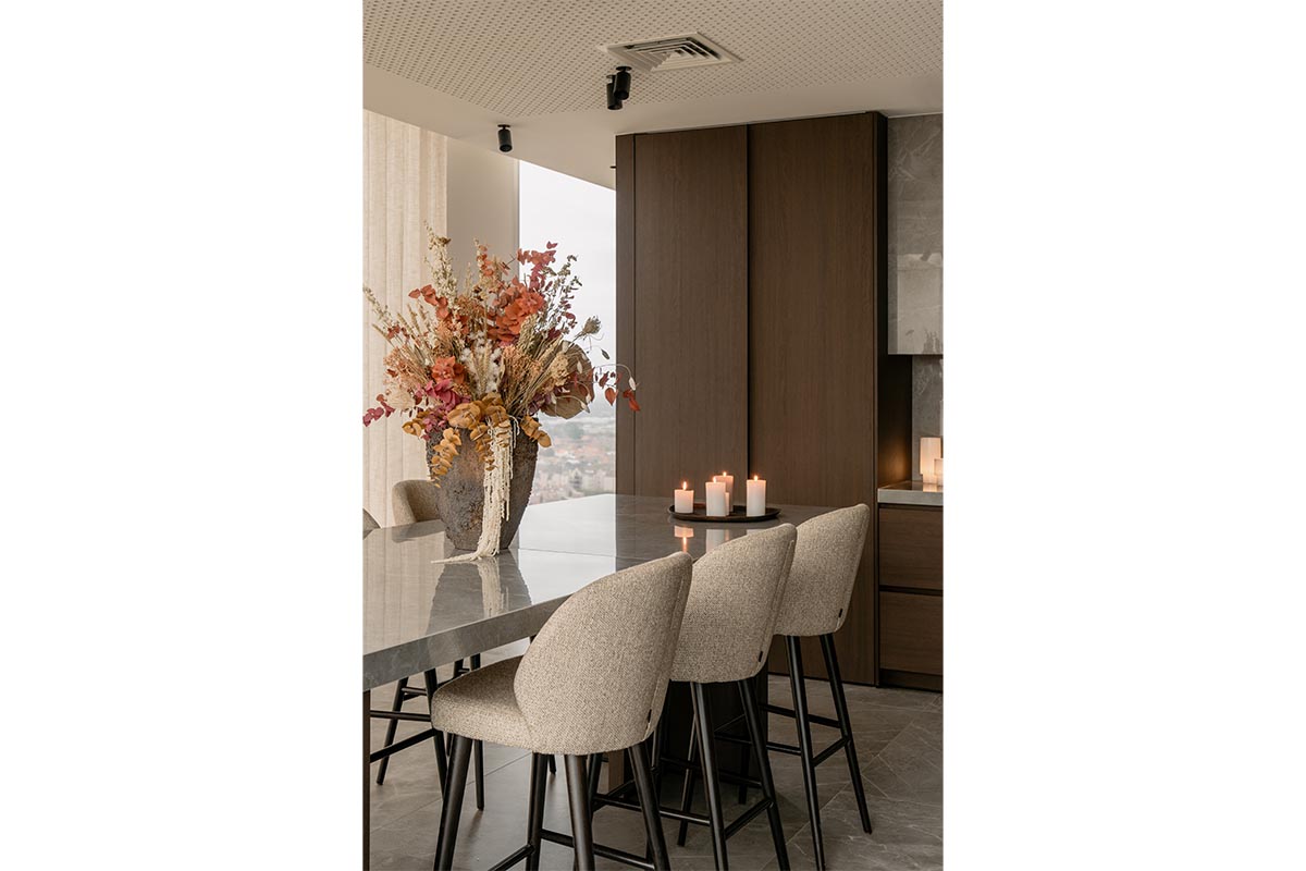 8002 UMBER BROWN 06.jpg